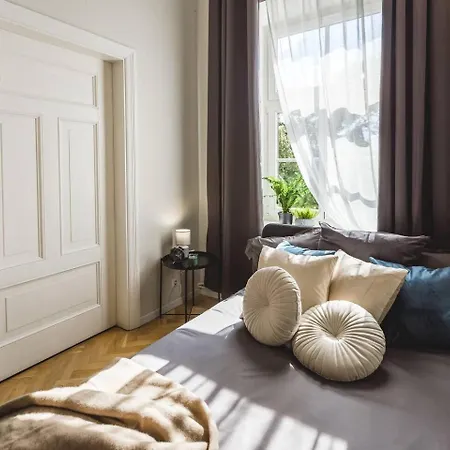 Apartment Spacious 5-bedroom Art Nouveau - Valdemara *