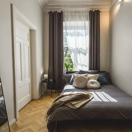 Spacious 5-bedroom Art Nouveau - Valdemara * Riga