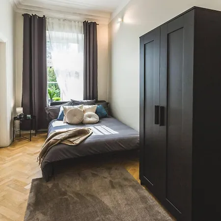 Spacious 5-bedroom Art Nouveau - Valdemara Apartment
