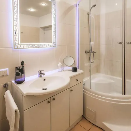 Apartment Spacious 5-bedroom Art Nouveau - Valdemara Riga