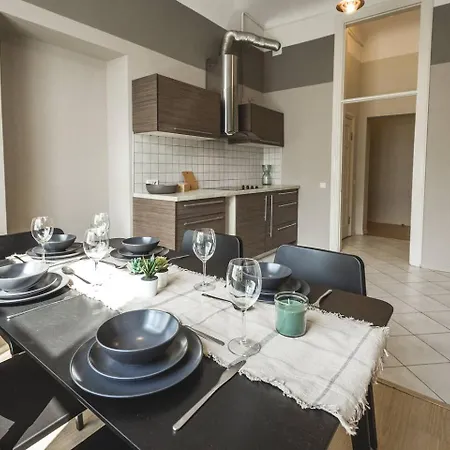 Spacious 5-bedroom Art Nouveau - Valdemara Apartment Riga