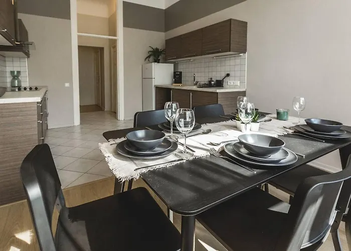 Spacious 5-bedroom Art Nouveau - Valdemara Apartment *