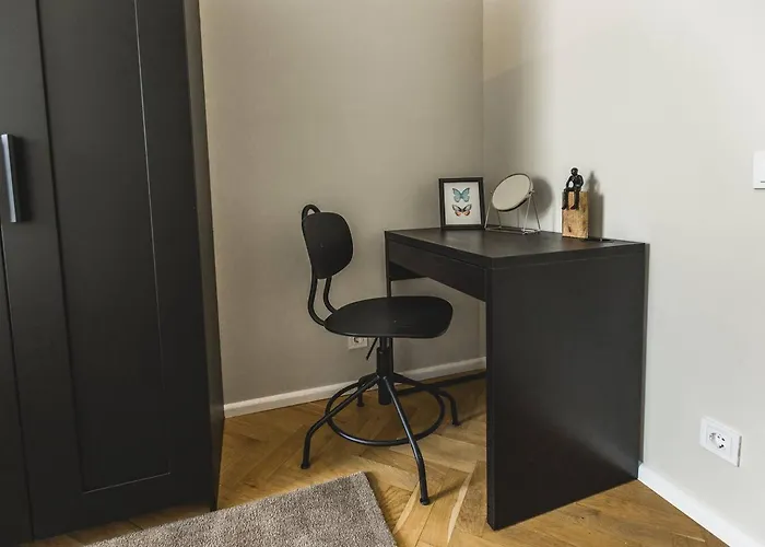 Spacious 5-bedroom Art Nouveau - Valdemara *