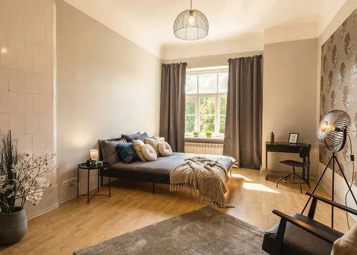 Spacious 5-bedroom Art Nouveau - Valdemara