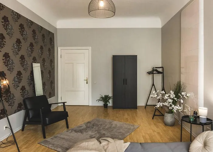 Dzīvoklis Spacious 5-bedroom Art Nouveau - Valdemara *