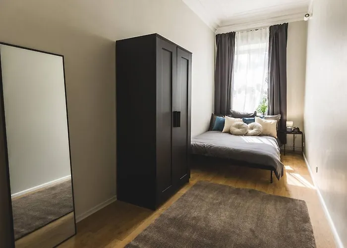 Dzīvoklis Spacious 5-bedroom Art Nouveau - Valdemara