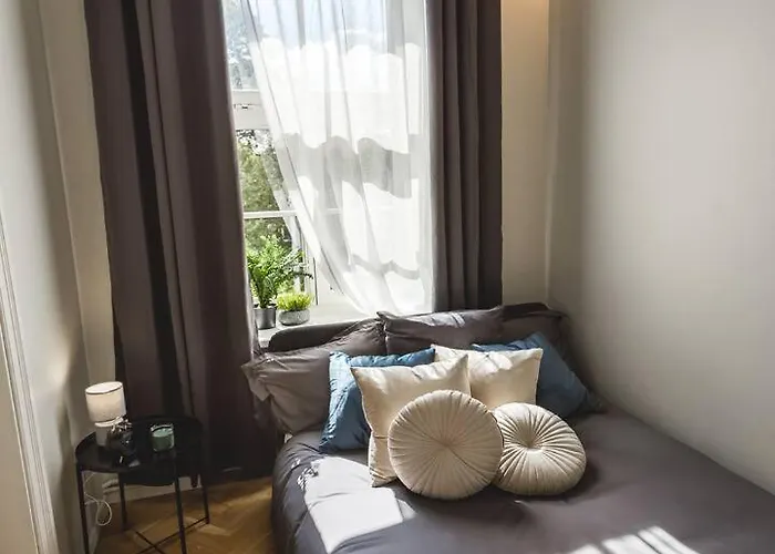 Dzīvoklis Spacious 5-bedroom Art Nouveau - Valdemara *