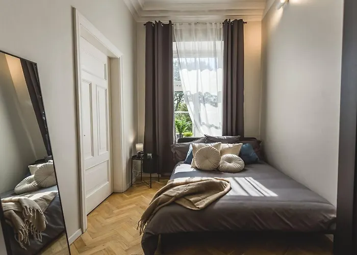 Spacious 5-bedroom Art Nouveau - Valdemara * Riga