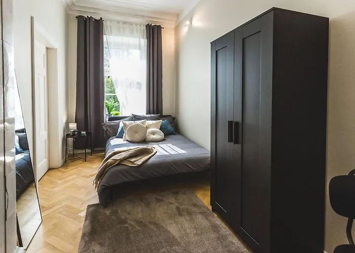 Spacious 5-bedroom Art Nouveau - Valdemara Dzīvoklis