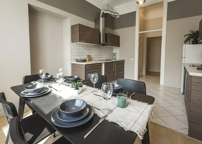 Spacious 5-bedroom Art Nouveau - Valdemara Dzīvoklis Riga